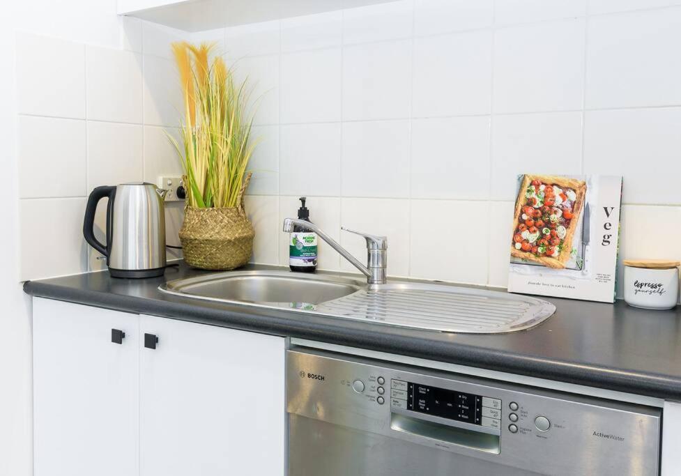 Cozy 1 Bedder In St Kilda With Balcony Apartment Melbourne Luaran gambar